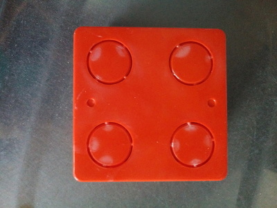 注塑生产彩色线盒时出现白点的成因分析与解决方案